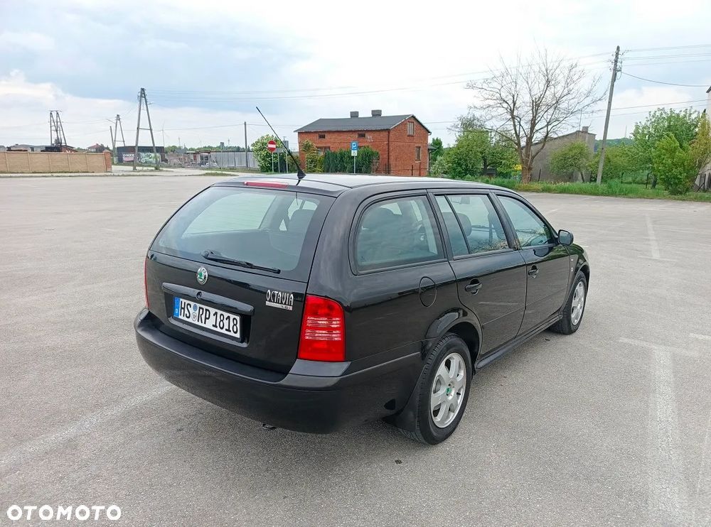 Skoda Octavia 1.6 Combi Ambiente - 4