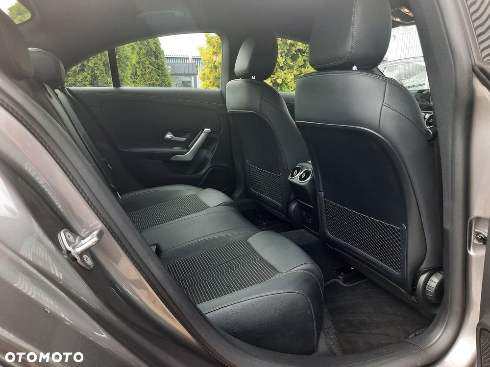 Mercedes-Benz CLA 250 Progressive 7G-DCT - 12