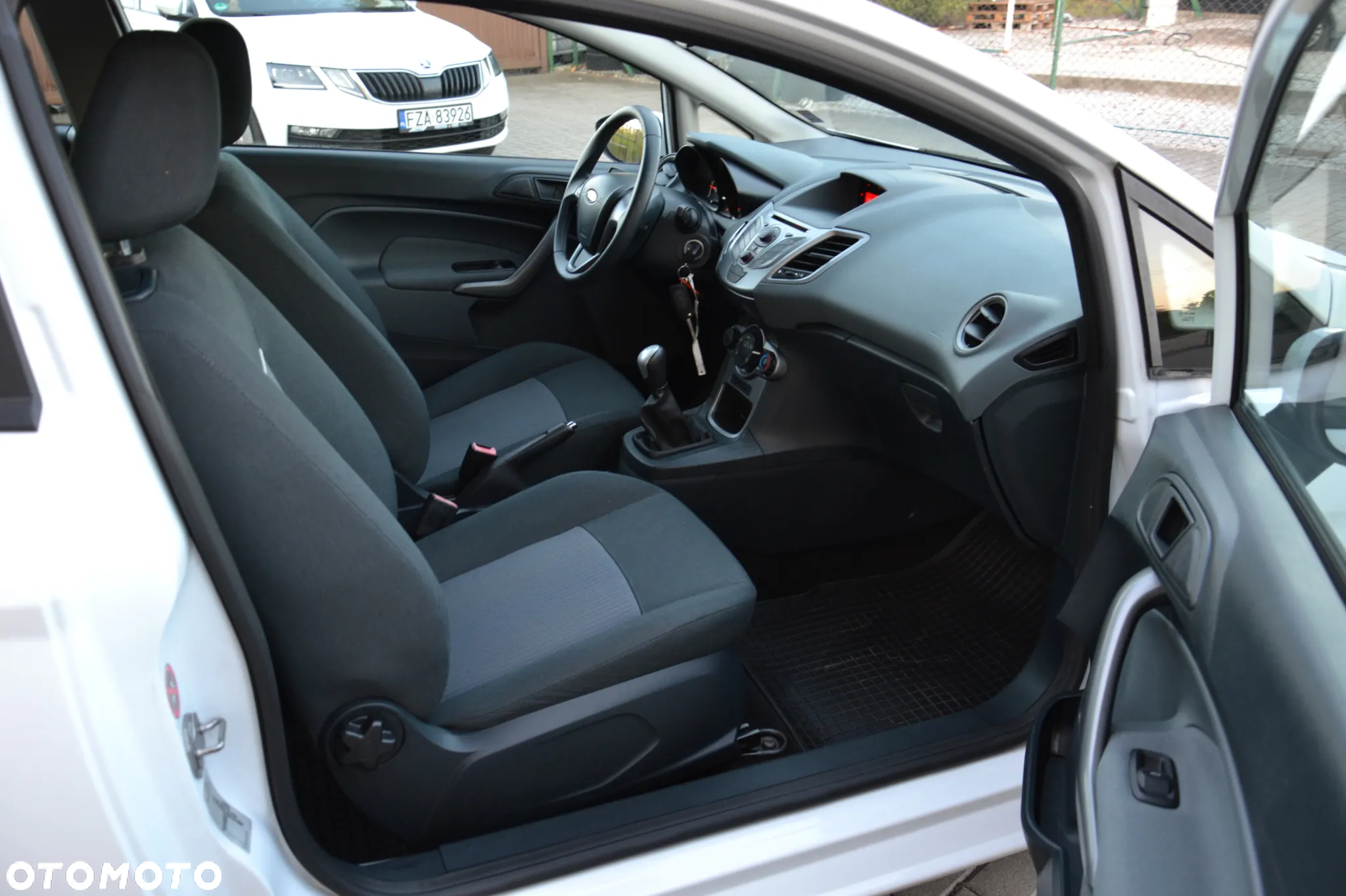 Ford Fiesta 1.6 TDCI Ambiente - 24