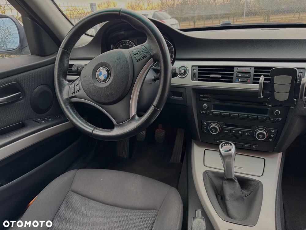 BMW Seria 3 318i - 9