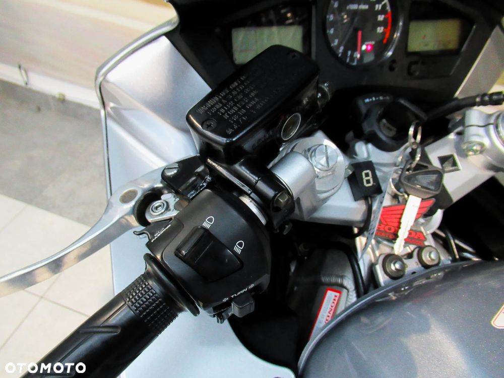Honda VFR - 11