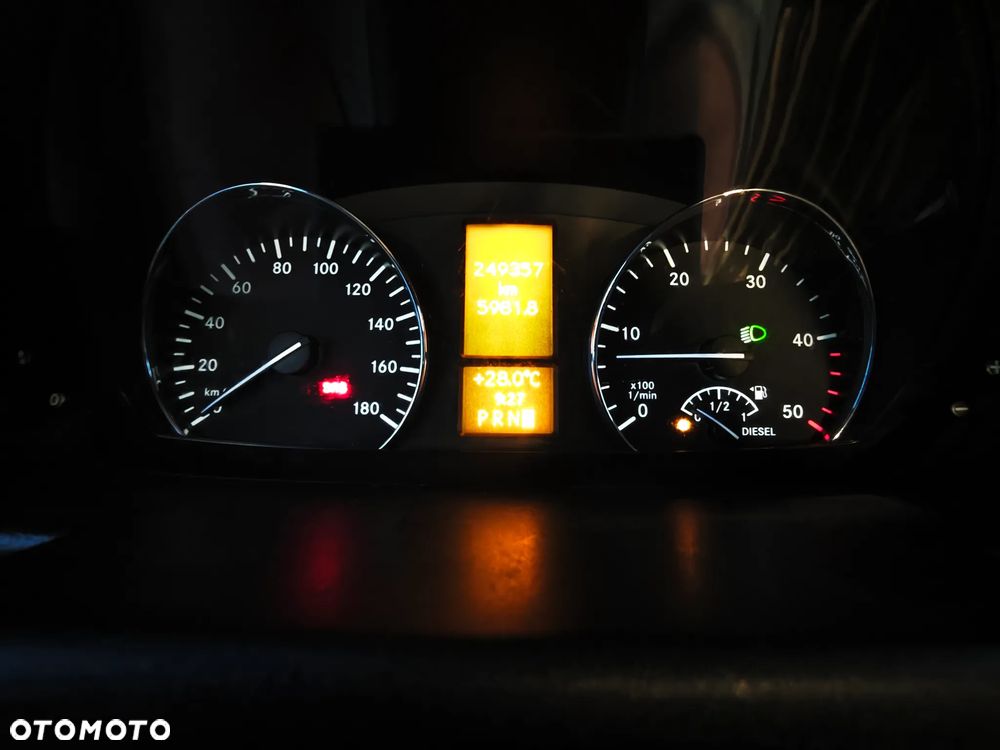 Mercedes-Benz Sprinter - 15