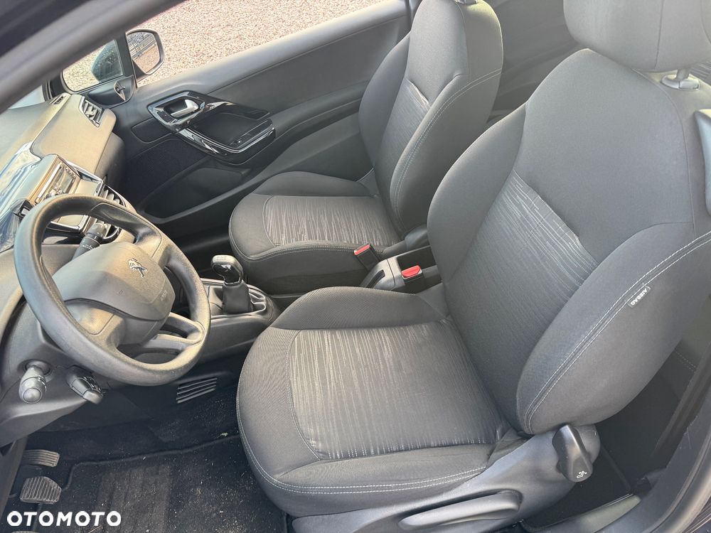 Peugeot 208 - 16