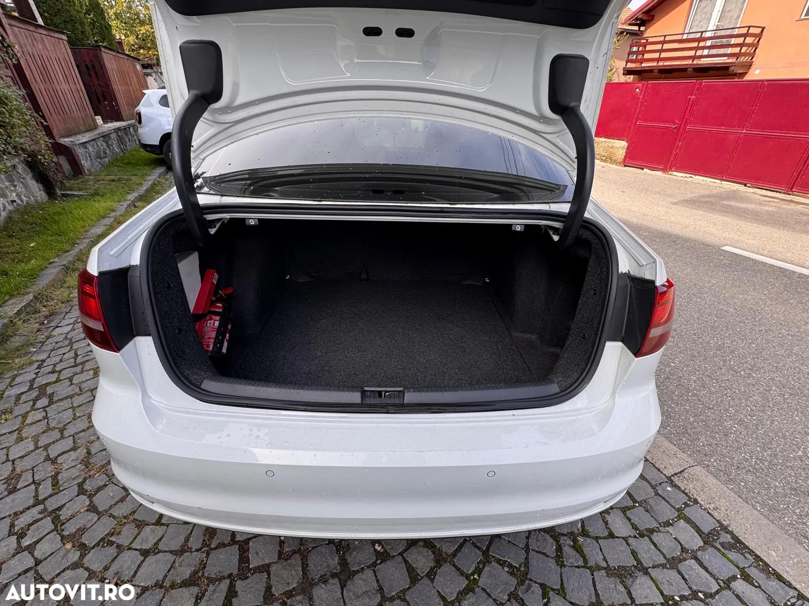 Volkswagen Jetta 2.0 TDI Trendline - 4