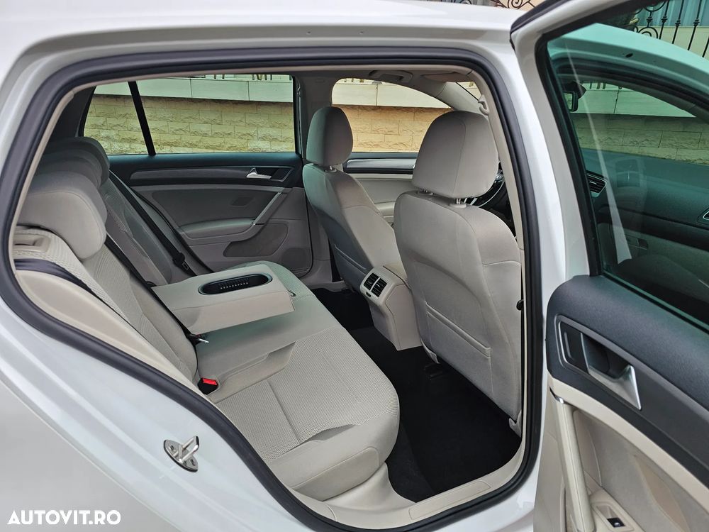 Volkswagen Golf - 8