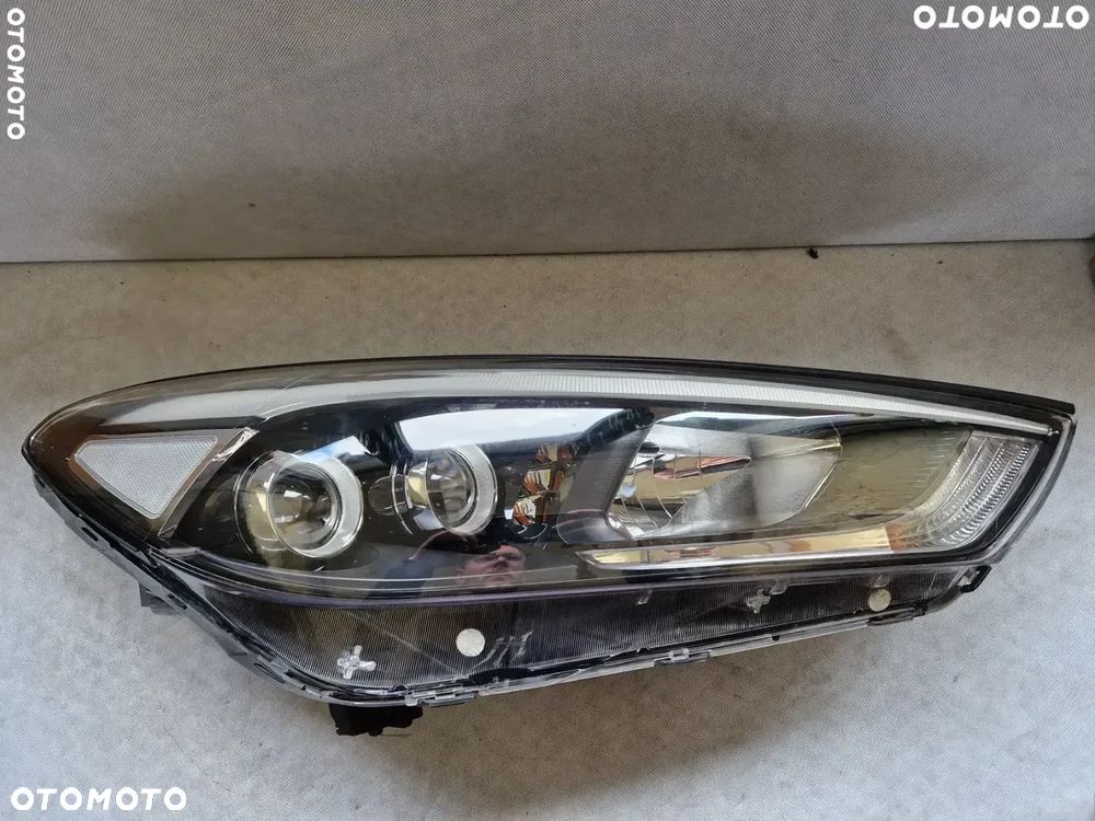 Hyundai Tuscon 3 III Lampa Prawa 92102-D7200