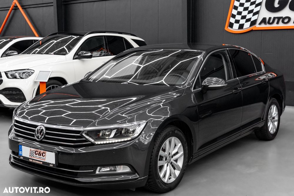 Volkswagen Passat 2.0 TDI DSG Trendline - 27