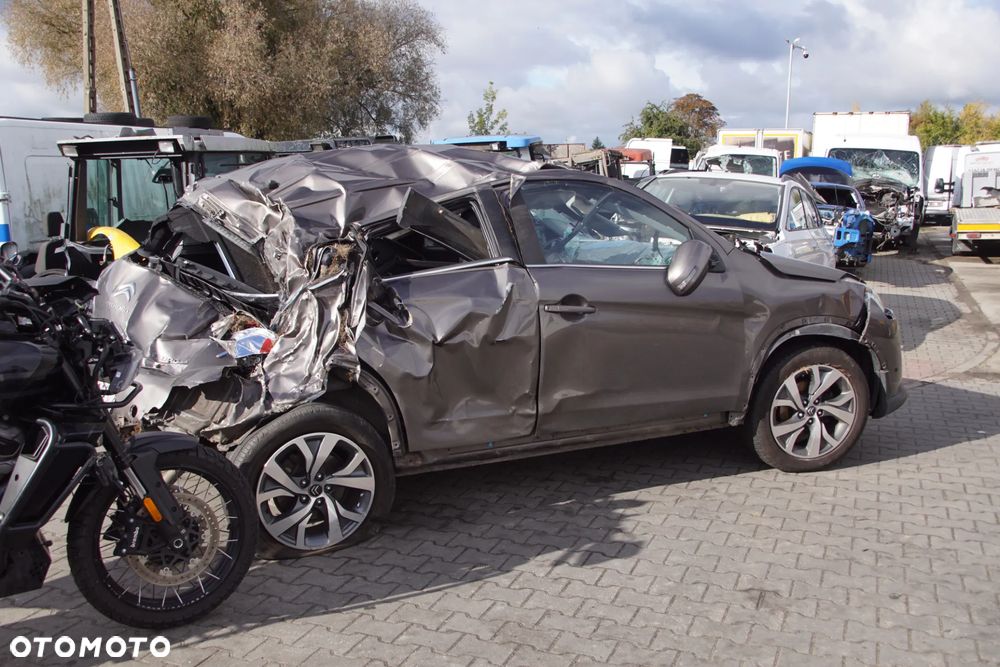 Auto na części - Citroen C4 Aircross 1.6 HDI 114 KM 9H05 F6MBC1ABZ KTZ 2015R Silnik Skrzynia Drzwi Błotnik Szyba Lusterko Klamka Lampa Deska Kokpit Sterownik Moduł Czujnik Licznik Kierownica Panel - 3
