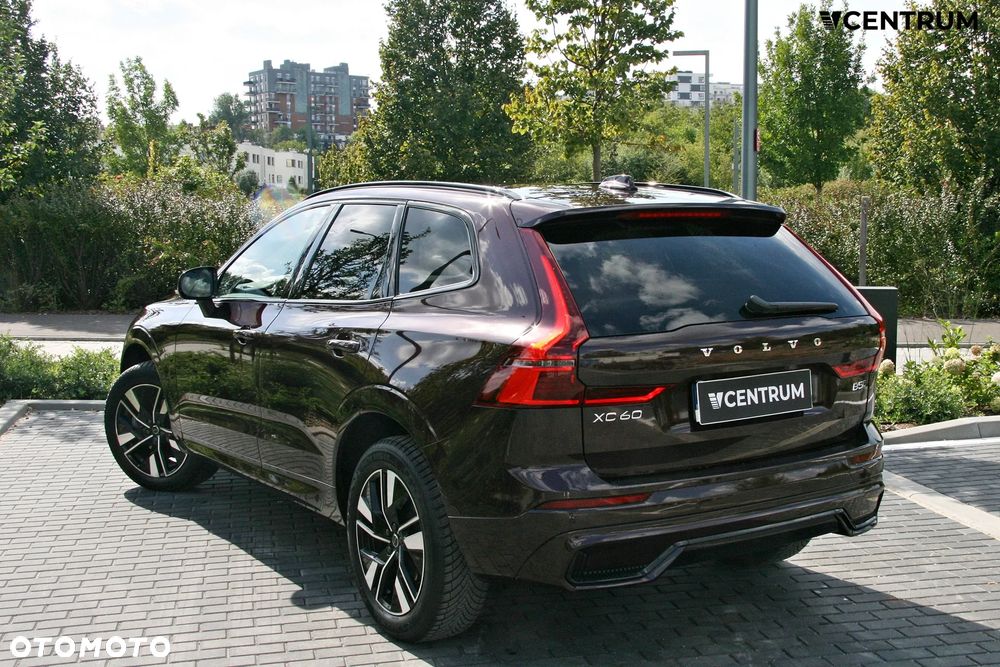 Volvo XC 60 B5 B AWD Plus Dark - 5