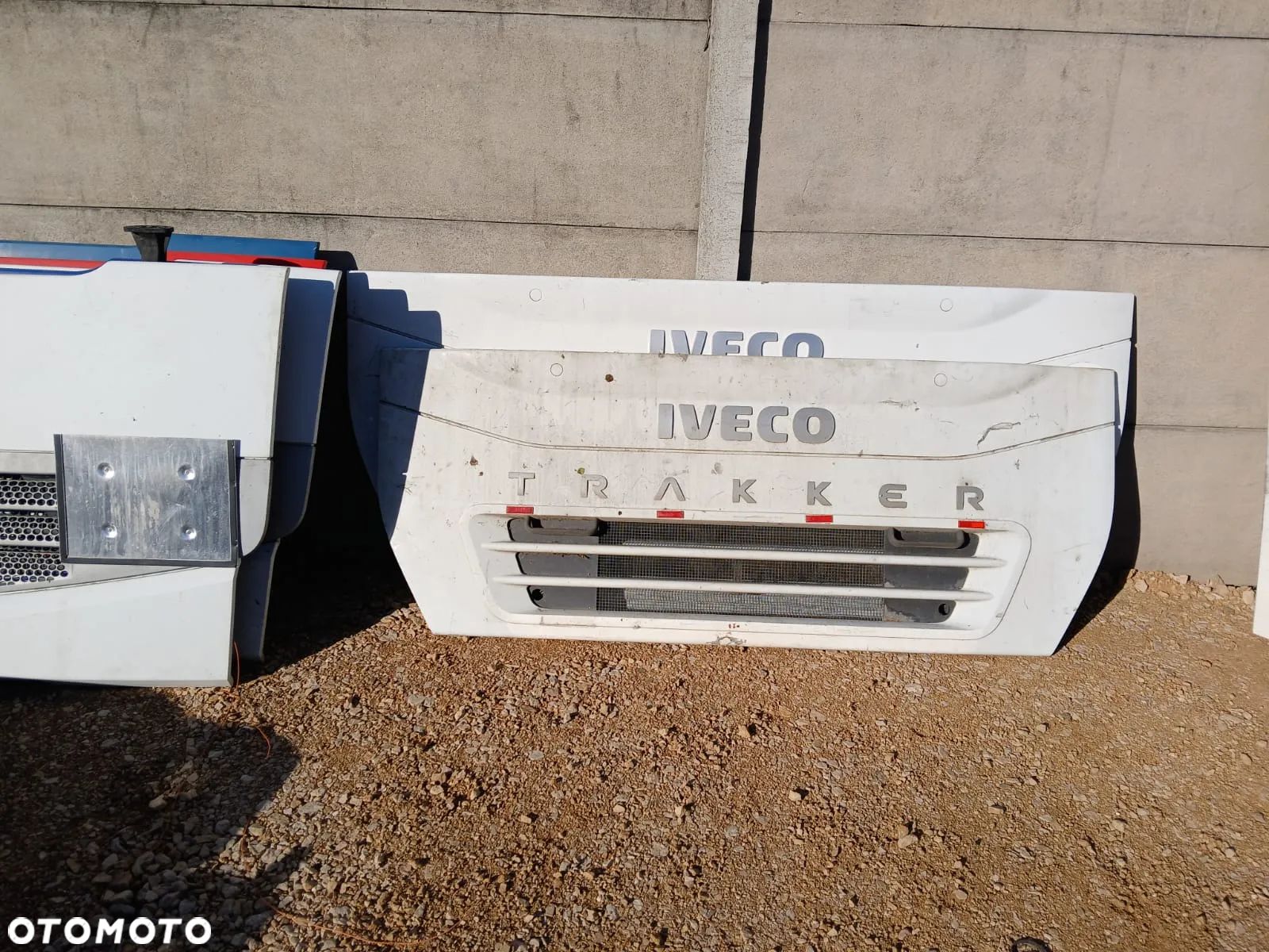 MASKA GRILL ATRAPA IVECO TRAKKER STRALIS - 1