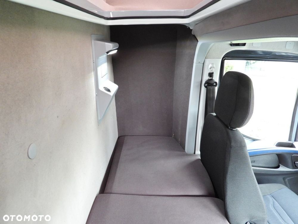 Iveco DAILY 35S18 PLANDEKA 8 PALET WEBASTO TEMPOMAT NAWIGACJA LEDY PNEUMATYKA KLIMATYZACJA  180KM - 40