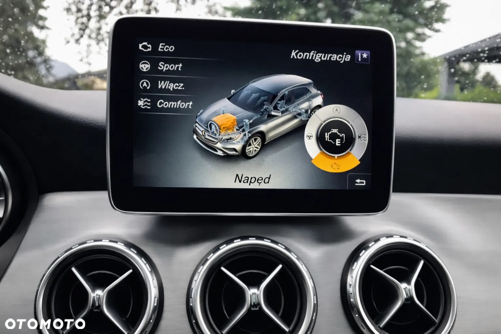 Mercedes-Benz GLA 250 4-Matic AMG Line - 35