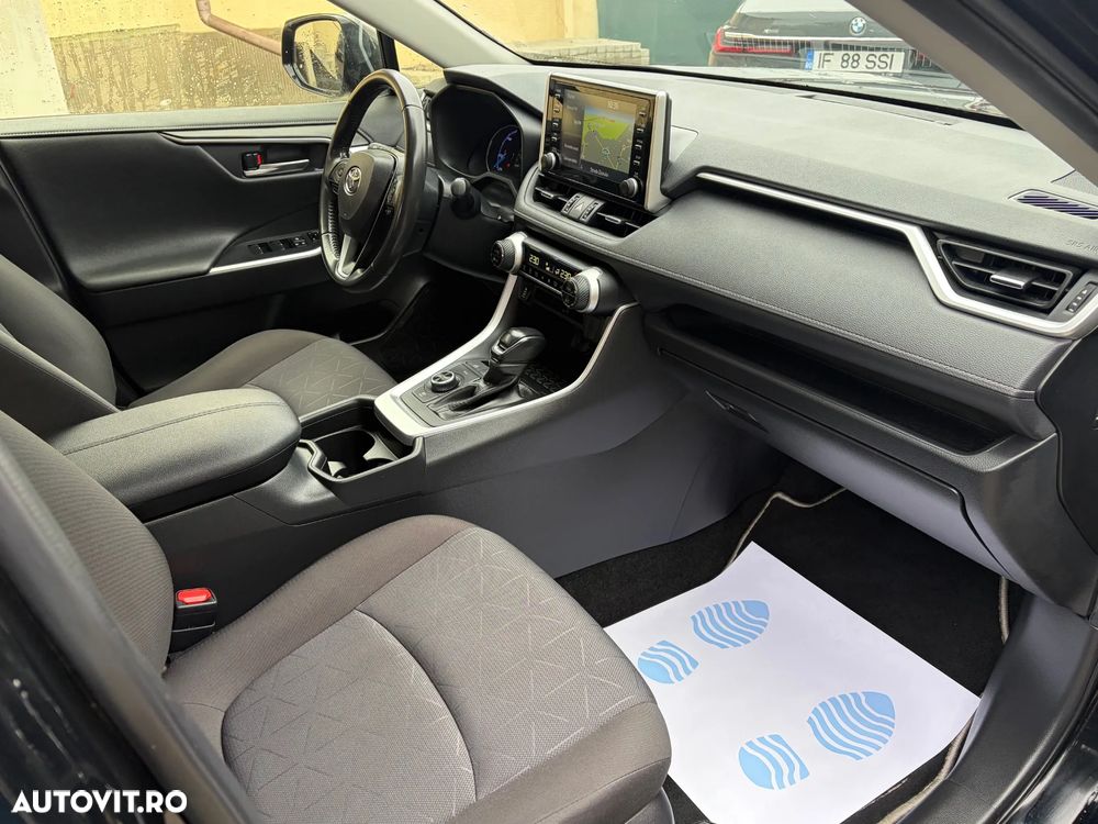 Toyota RAV4 - 8