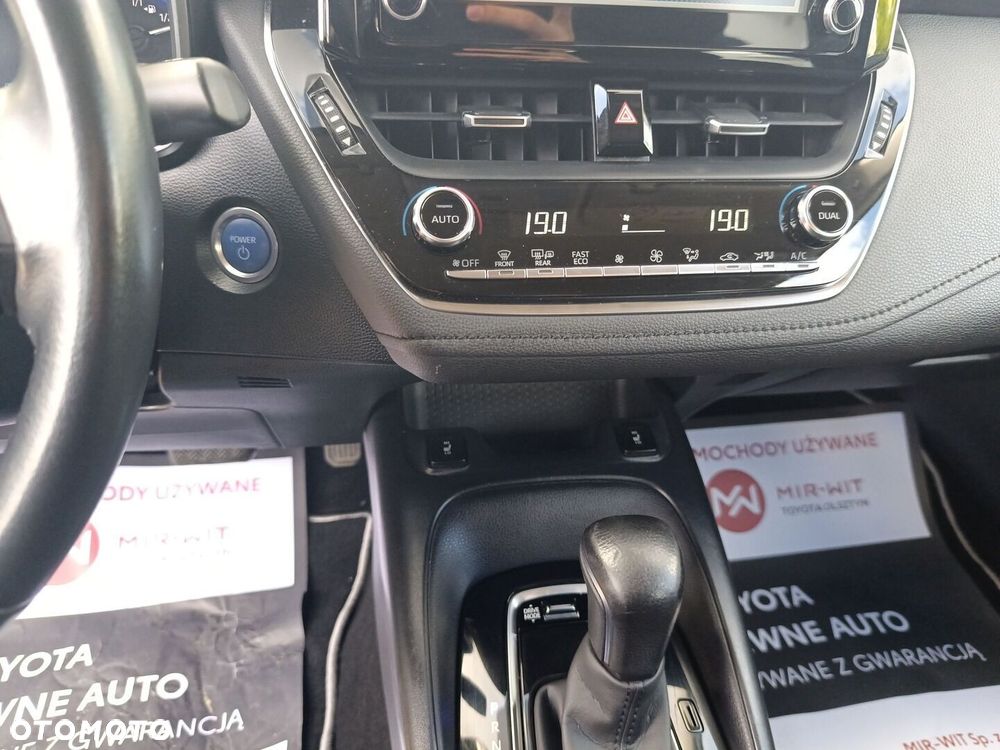 Toyota Corolla 1.8 Hybrid Comfort - 24