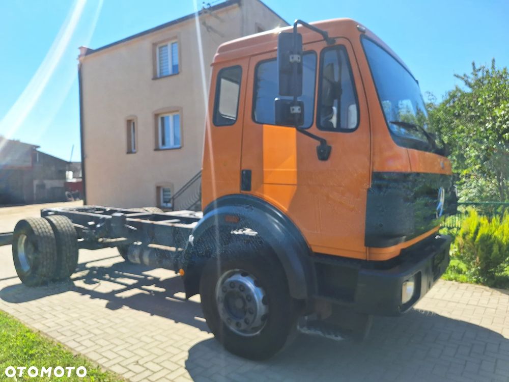 Mercedes-Benz SK 1824 - 32