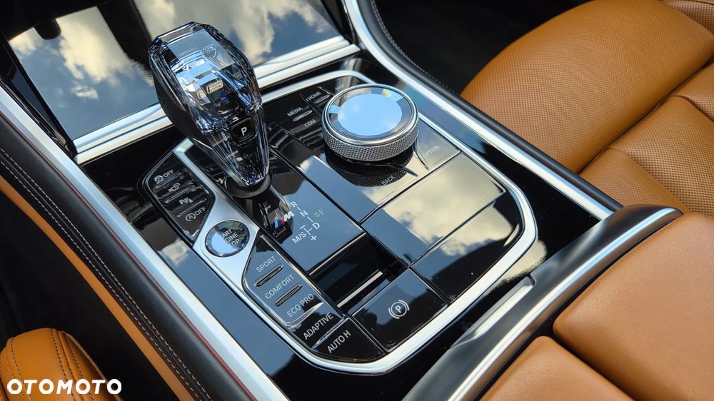BMW Seria 8 M850i xDrive - 27