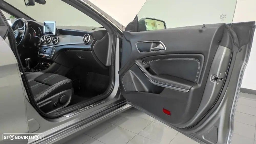 Mercedes-Benz CLA 200 d Shooting Brake AMG Line - 22