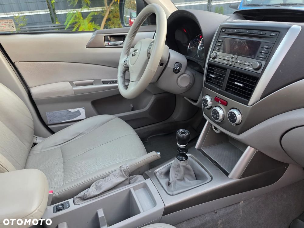 Subaru Forester 2.0D Exclusive - 6