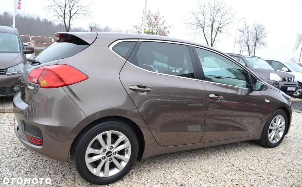 Kia Ceed 1.6 GDI ISG Dream-Team Edition - 14