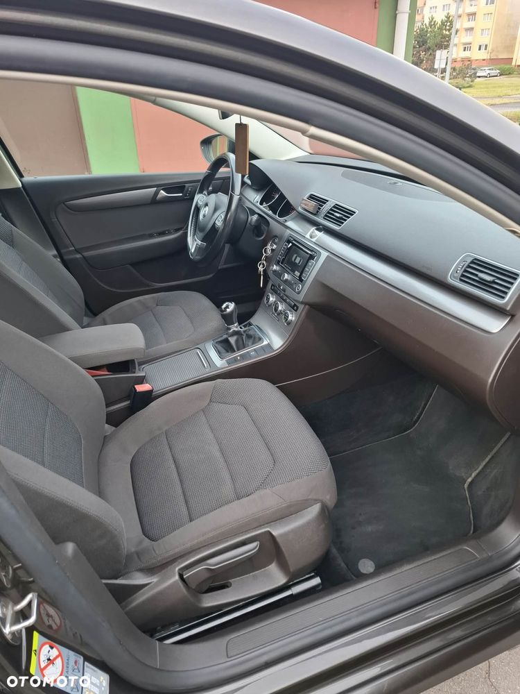 Volkswagen Passat - 12