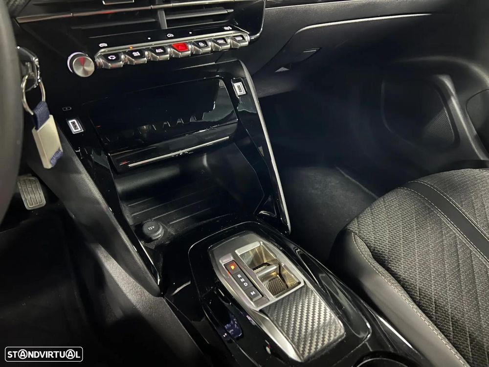 Peugeot 2008 1.2 Hybrid Allure e-DCS6 - 22