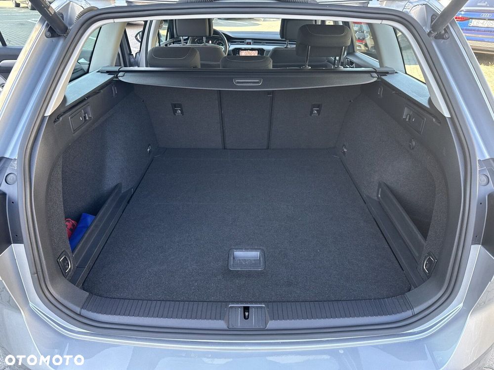 Volkswagen Passat Variant - 32