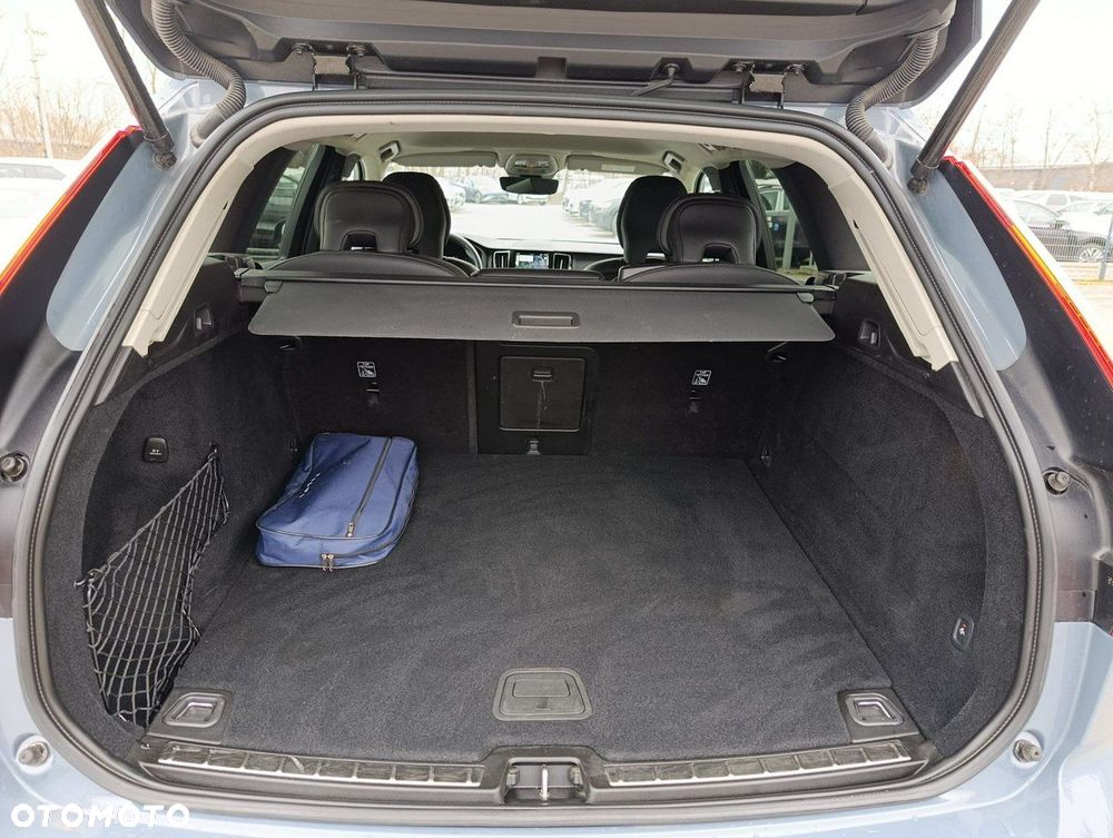 Volvo XC 60 B4 B Plus Dark - 27