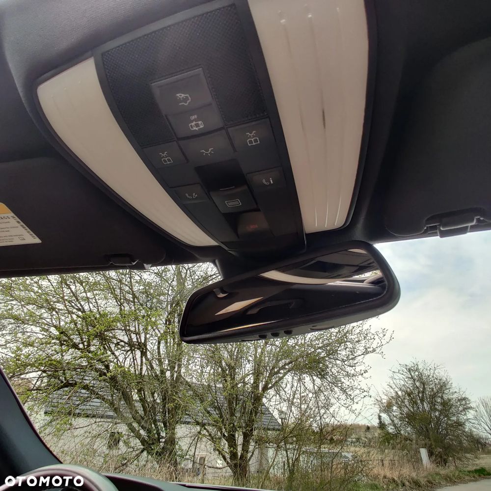 Mercedes-Benz Klasa E - 23