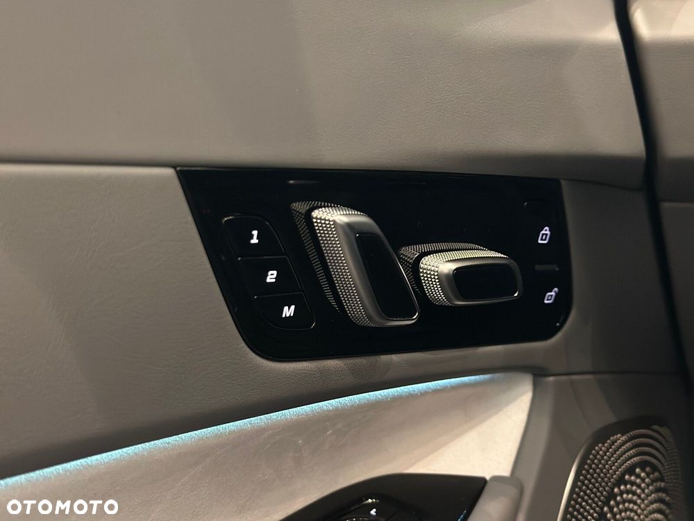 MG Cyberster 77kWh AWD Czarny Dach - 15