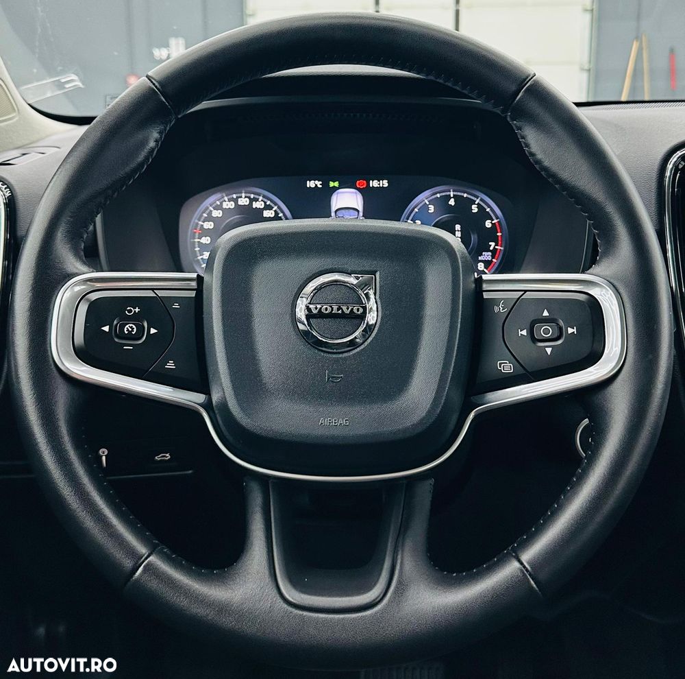 Volvo XC 40 T3 Geartronic Momentum Pro - 33