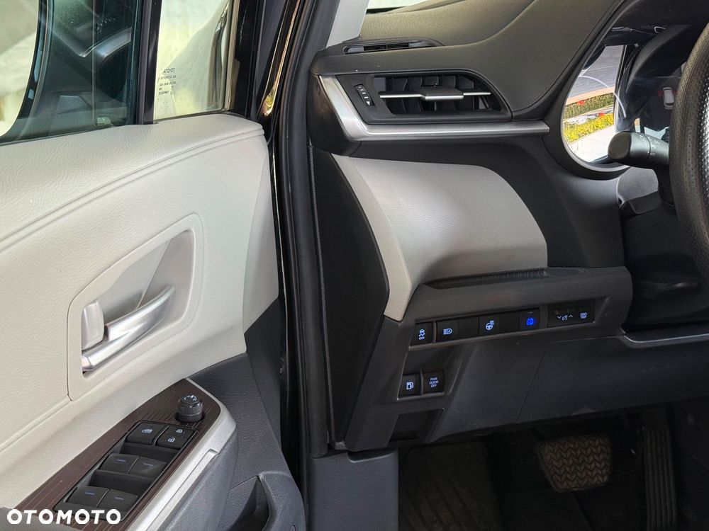 Toyota Sienna - 17
