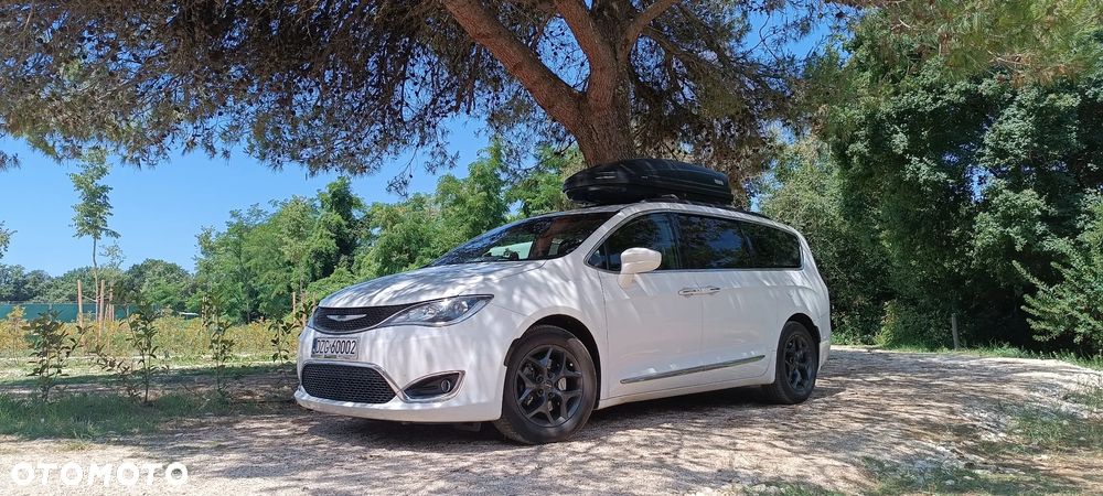 Chrysler Pacifica - 1