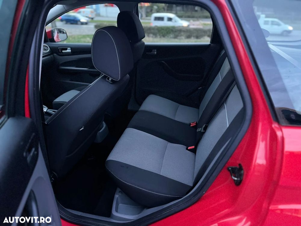 Ford Focus 1.6 TDCi ECOnetic 99g Start-Stopp-System Champions Edition - 13