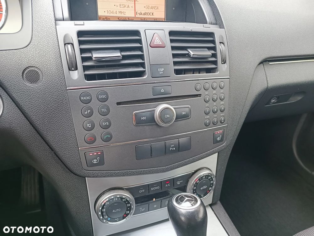 Mercedes-Benz Klasa C 180 CGI Automatik BlueEFFICIENCY Avantgarde - 21