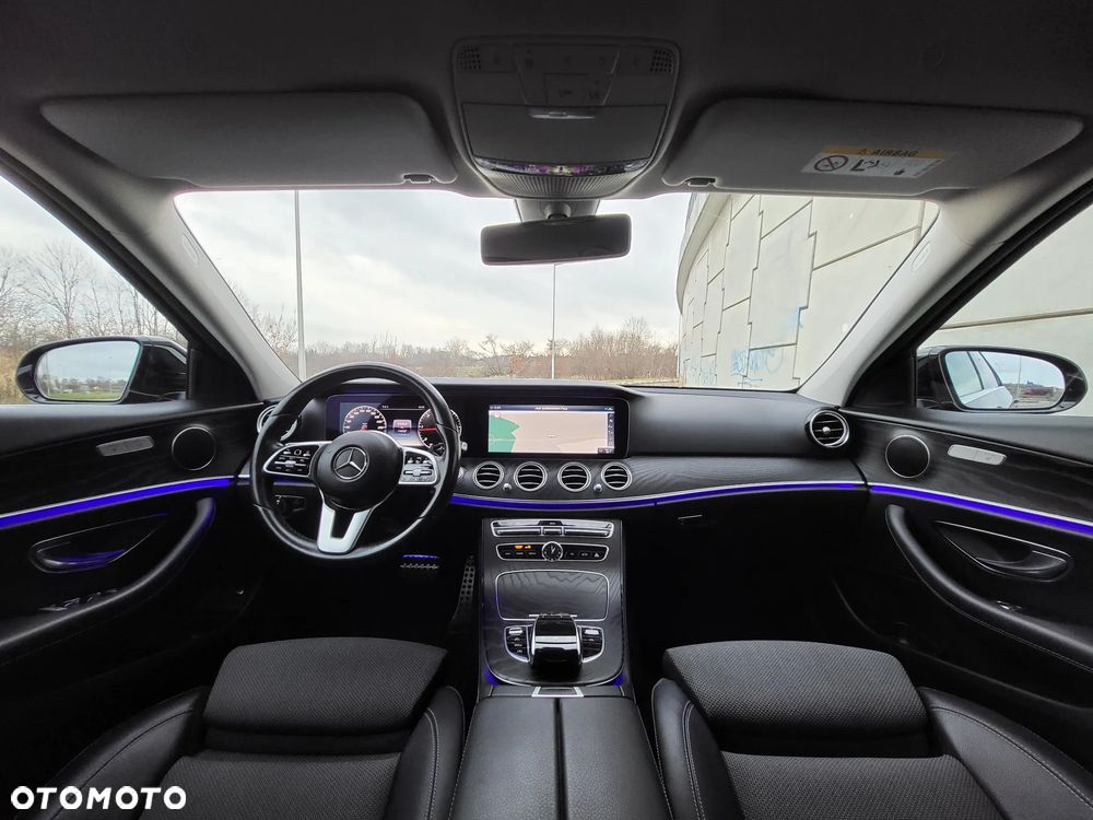 Mercedes-Benz Klasa E 220 d 4-Matic 9G-TRONIC - 22