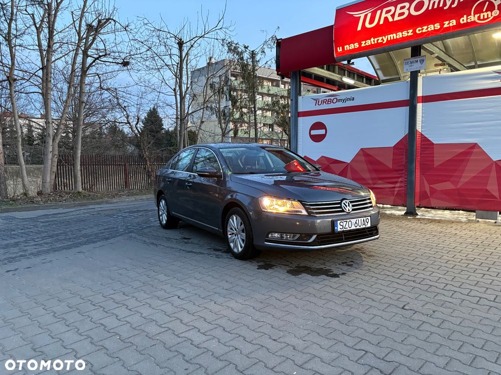 Volkswagen Passat 1.6 TDI DPF BlueMot Comfortline - 11