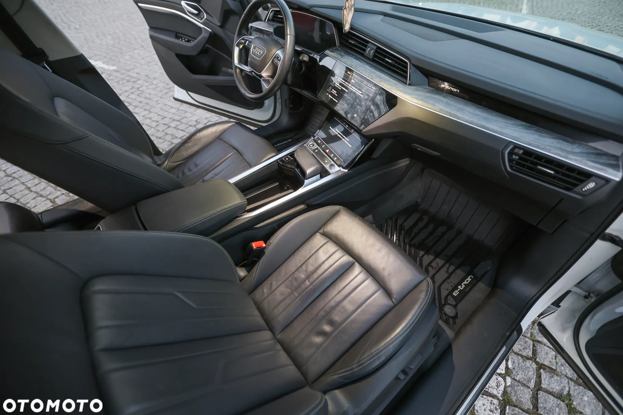 Audi e-tron 55 Quattro S Line - 36