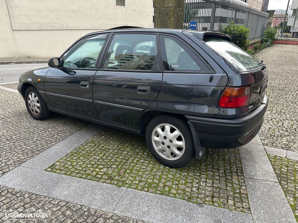 Opel Astra 1.4i 16V Sport - 4