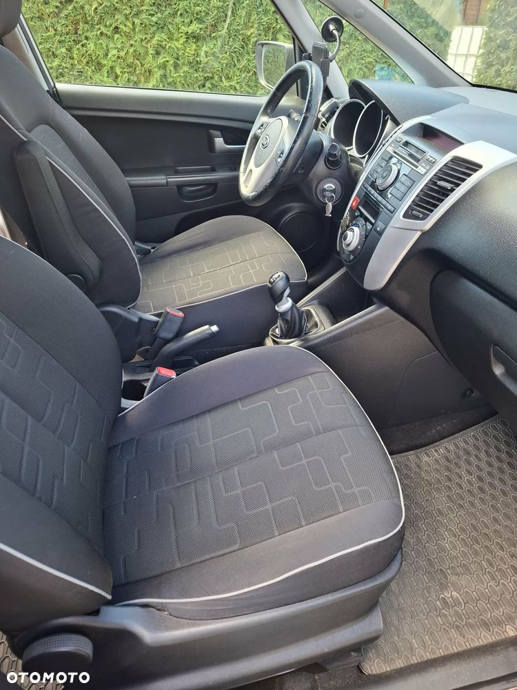 Kia Venga 1.6 L - 5
