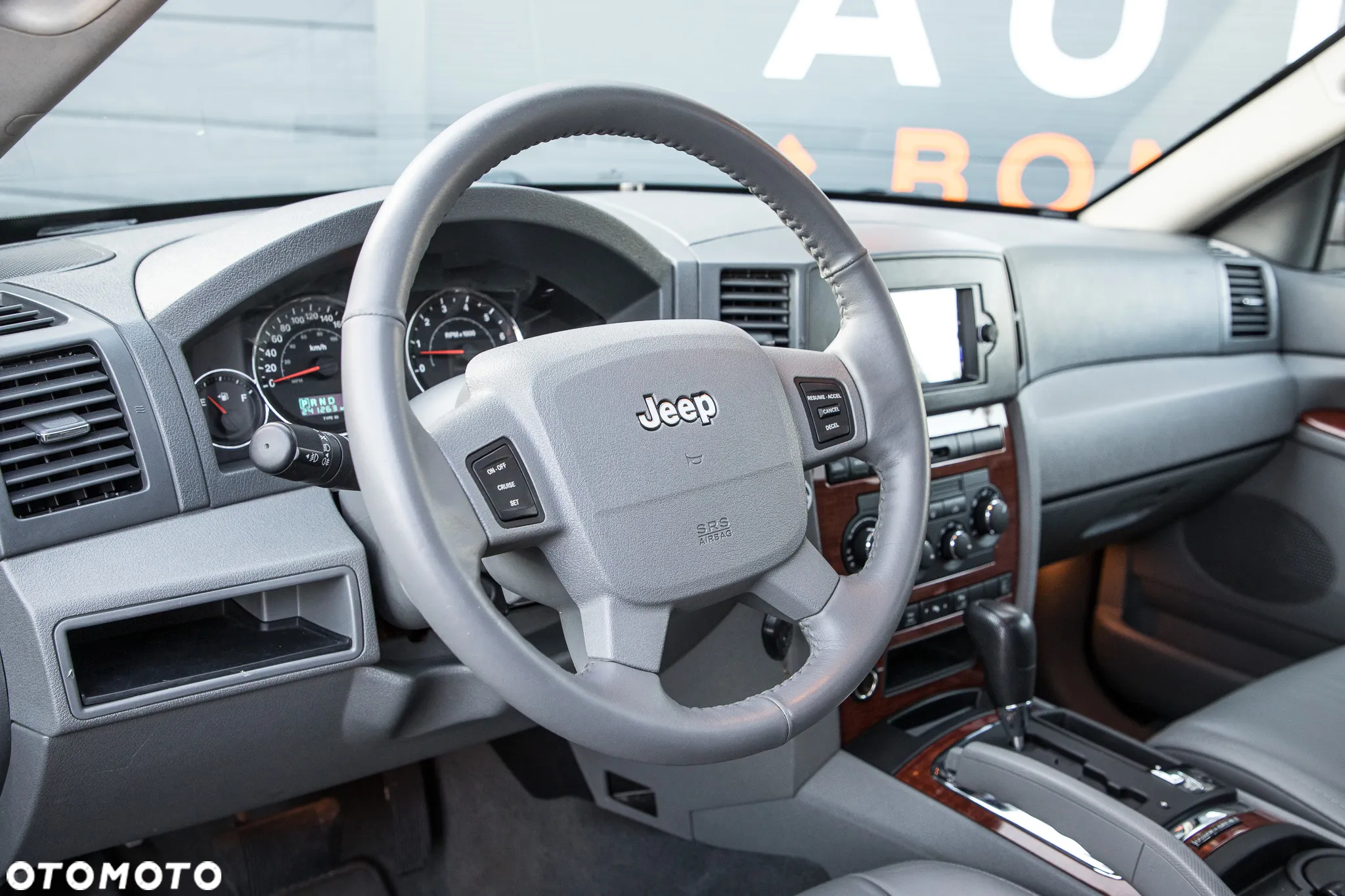 Jeep Grand Cherokee - 12