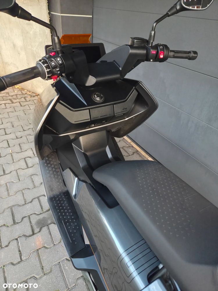BMW CE 04 - 17