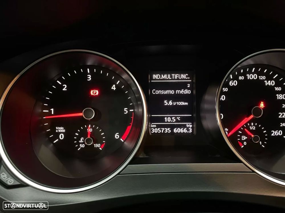 VW Jetta 2.0 TDI Confortline - 11