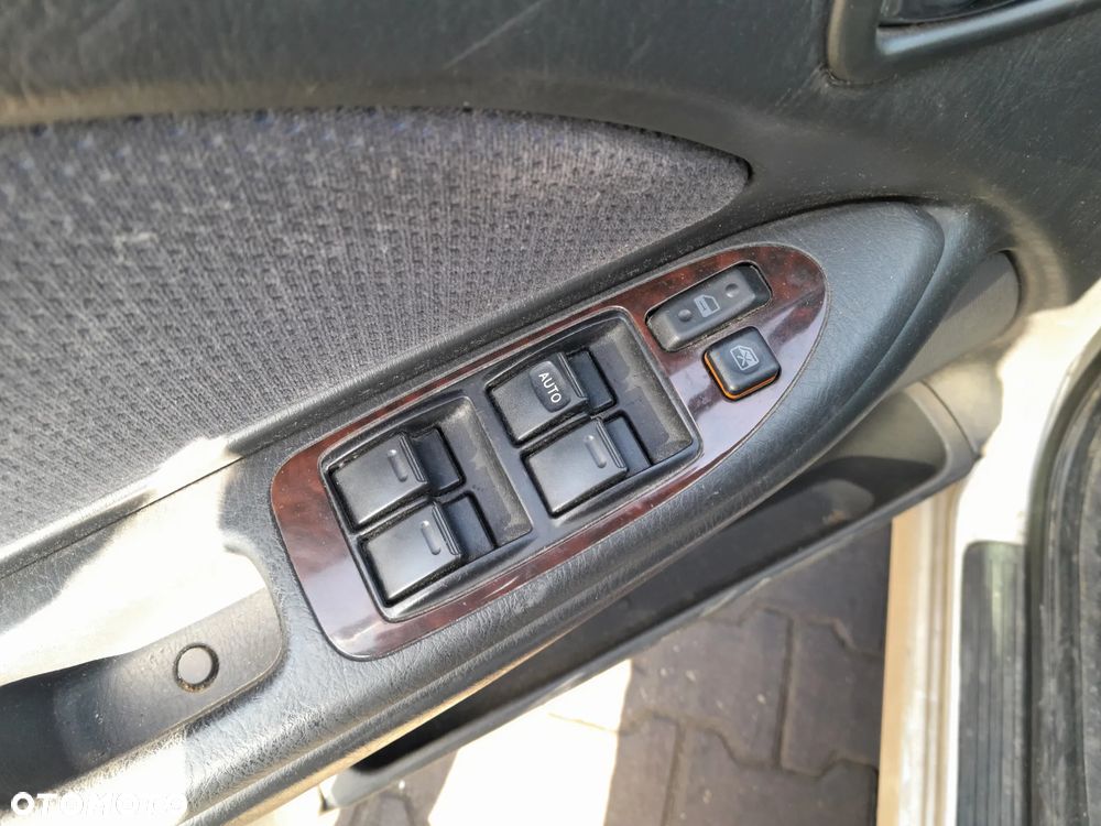 Przełącznik szyb TOYOTA Avensis T22 97-02r. - 2