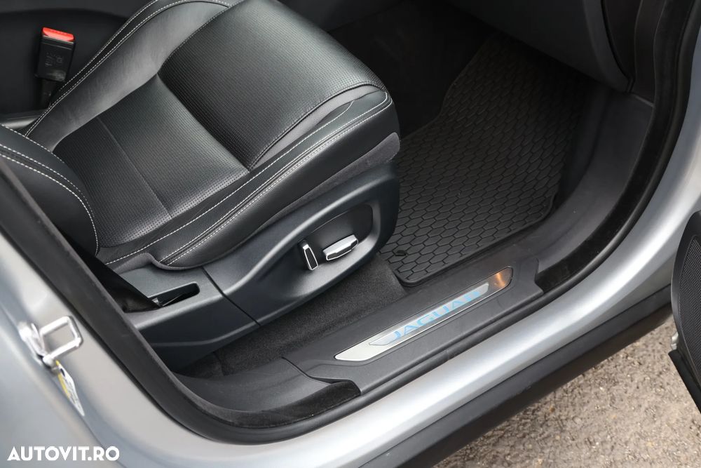 Jaguar F-Pace P250 AWD HSE - 26