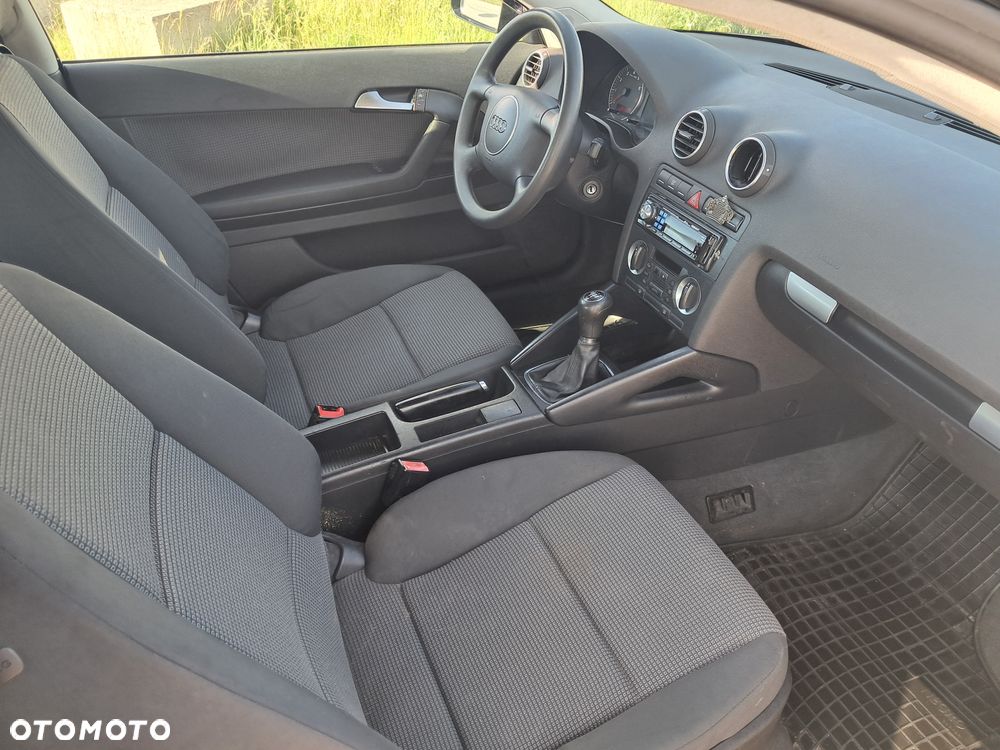 Audi A3 3-drzwiowe 1.6 Ambition - 7