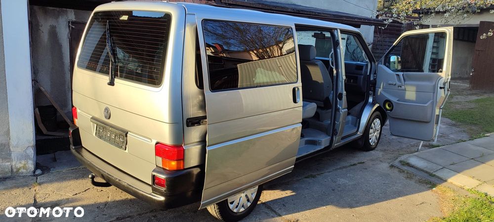 Volkswagen Caravelle - 9