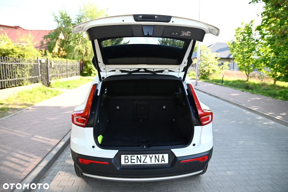 Volvo XC 40 T3 Geartronic Momentum Pro - 9