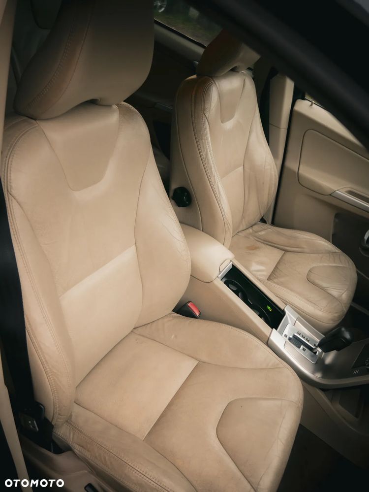 Volvo XC 60 2.4D AWD Kinetic - 18