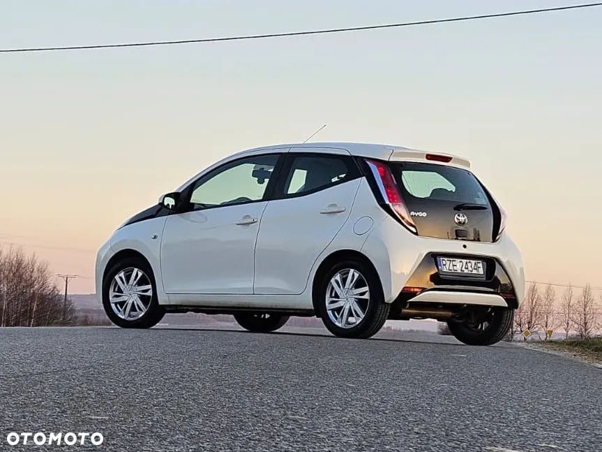 Toyota Aygo x-play - 6