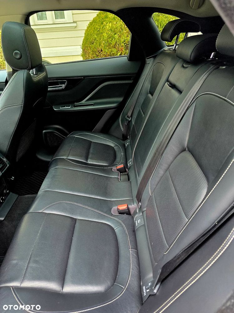 Jaguar F-Pace 2.0 i4D AWD R-Sport - 14